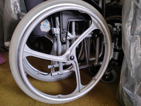 Kit par de rodas 3 raios Cinza em liga leve Ortobras sem os eixos - Imagem 2