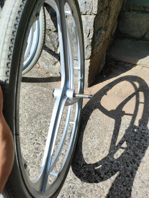Kit par de rodas 3 raios Cinza em liga leve Ortobras sem os eixos - Imagem 8