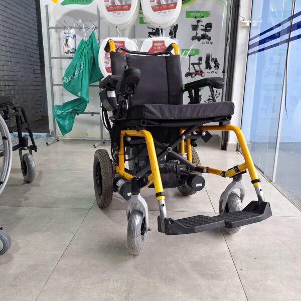 Cadeira de rodas motorizada Freedom Compact 13 Amarela 40cm Larg - Imagem 5