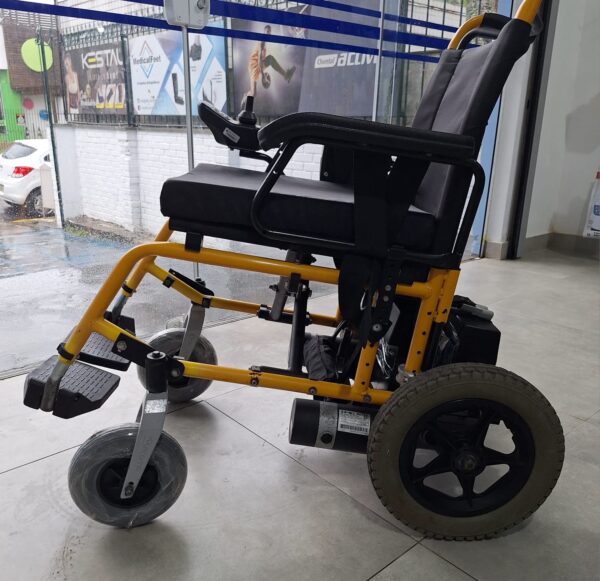 Cadeira de rodas motorizada Freedom Compact 13 Amarela 40cm Larg - Imagem 2