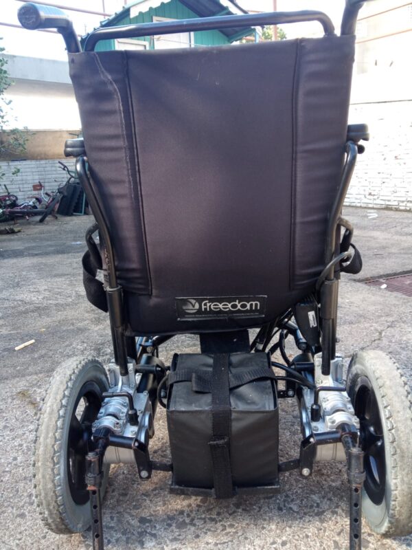 Cadeira de rodas elétrica Freedom CM13 Larg 44cm - Imagem 8