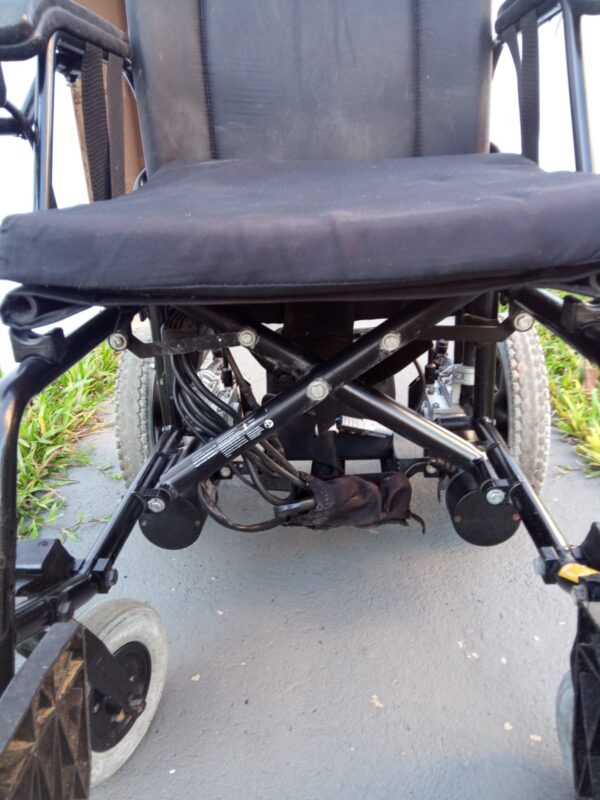 Cadeira de rodas elétrica Freedom CM13 Larg 44cm - Imagem 2