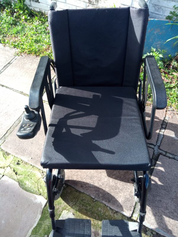 Cadeira de rodas com baterias Freedom CM13 Larg 48cm - Imagem 10