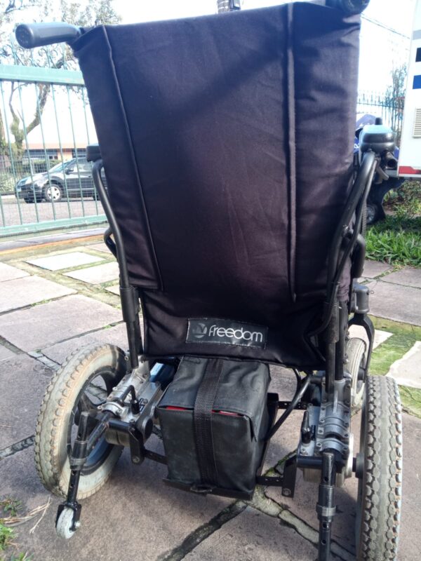 Cadeira de rodas com baterias Freedom CM13 Larg 48cm - Imagem 7