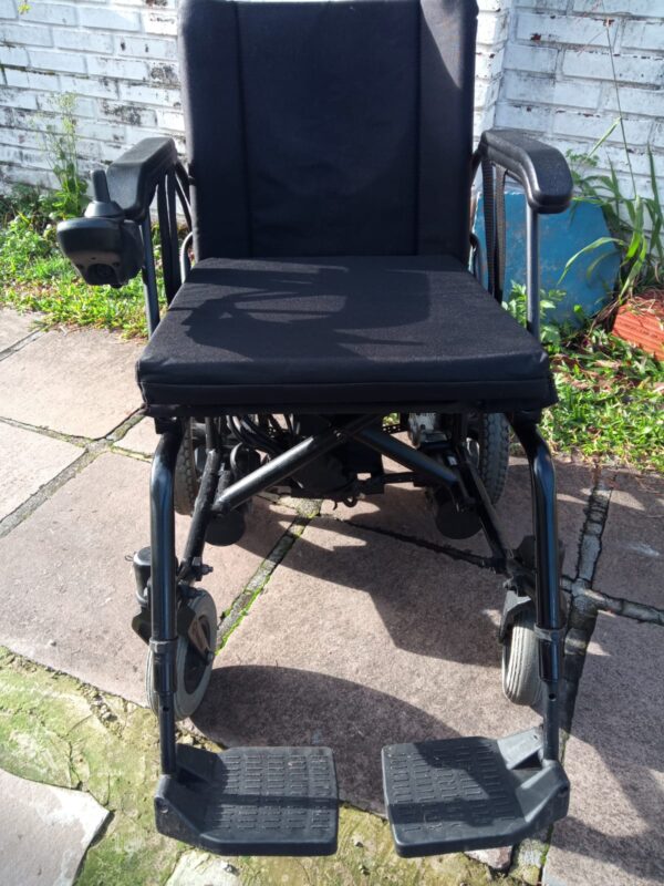 Cadeira de rodas com baterias Freedom CM13 Larg 48cm - Imagem 4