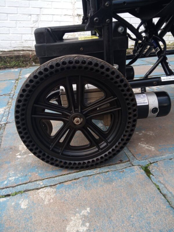 Cadeira de rodas motorizada Ortobras modelo E4 44cm Larg 48cm Prof - Imagem 4
