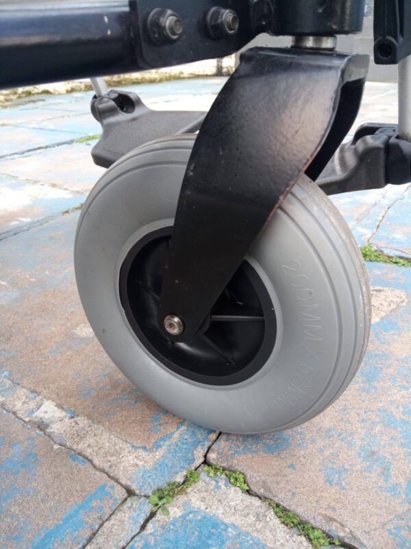 Cadeira de rodas motorizada Ortobras modelo E4 44cm Larg 48cm Prof - Imagem 3