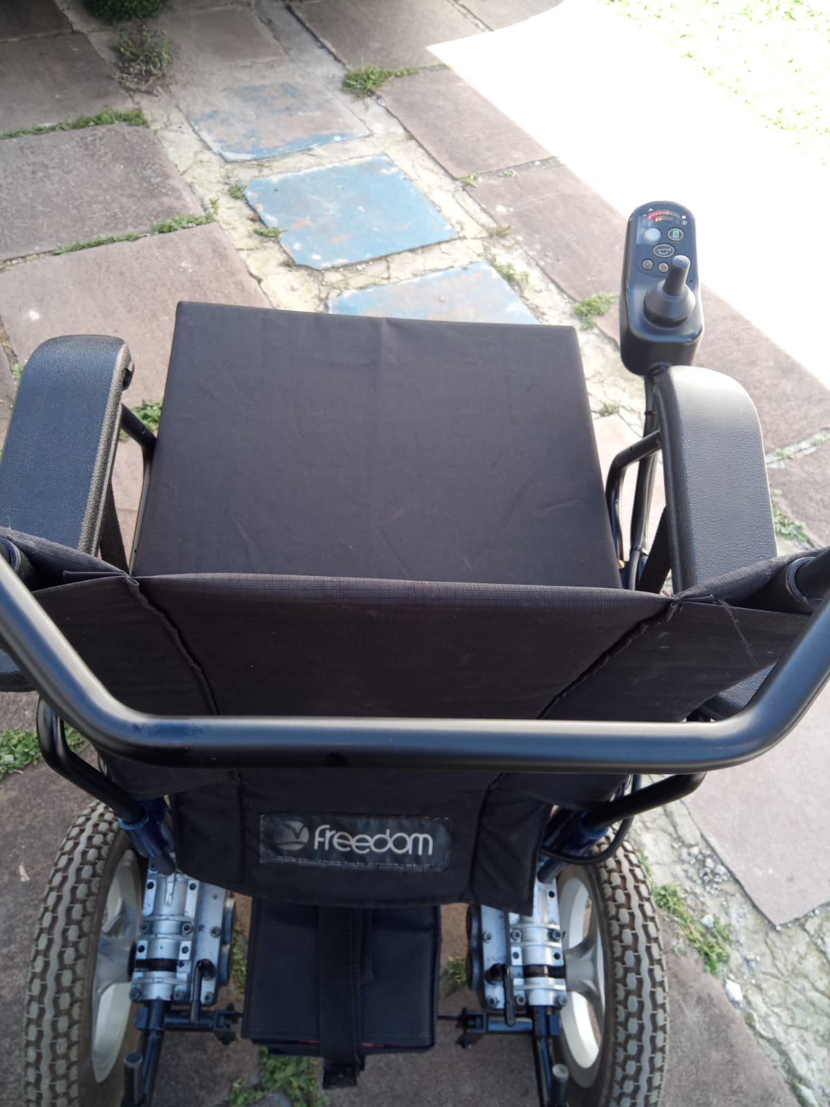 Cadeira de rodas motorizada Freedom CM13 Larg 40cm Prof 47cm - Imagem 7