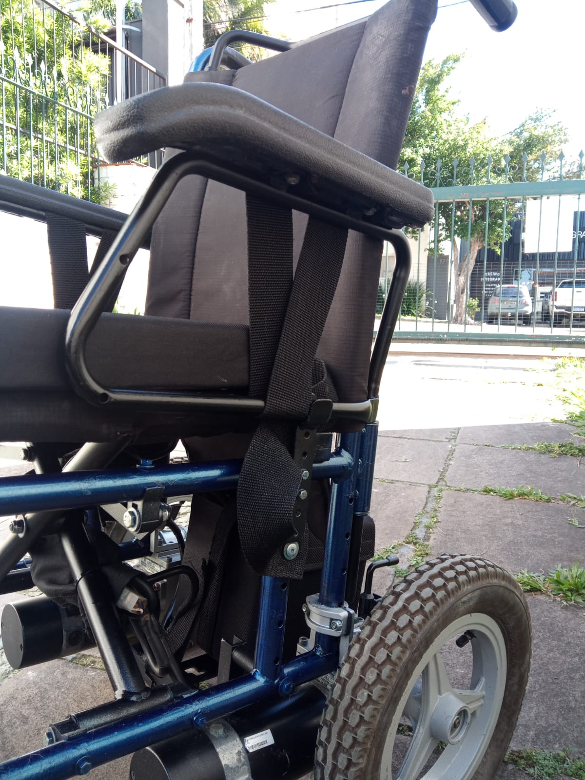 Cadeira de rodas motorizada Freedom CM13 Larg 40cm Prof 47cm - Imagem 9