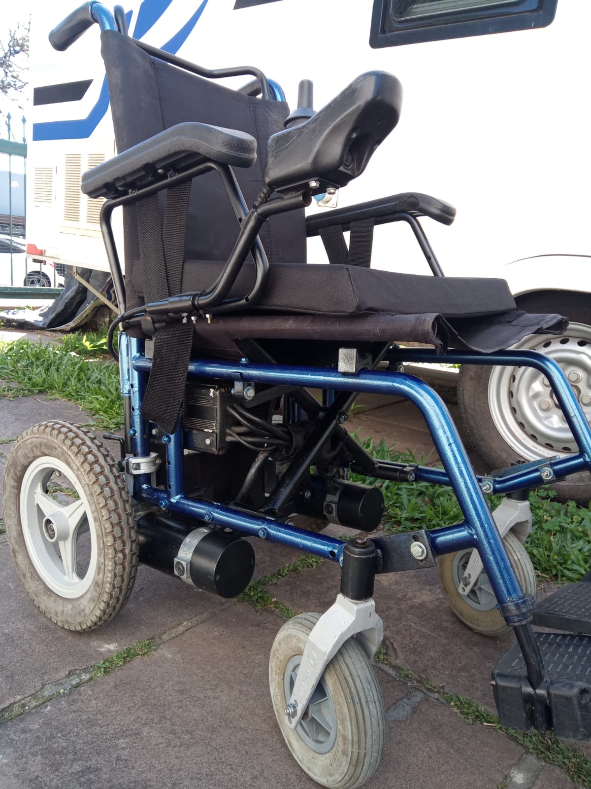 Cadeira de rodas motorizada Freedom CM13 Larg 40cm Prof 47cm