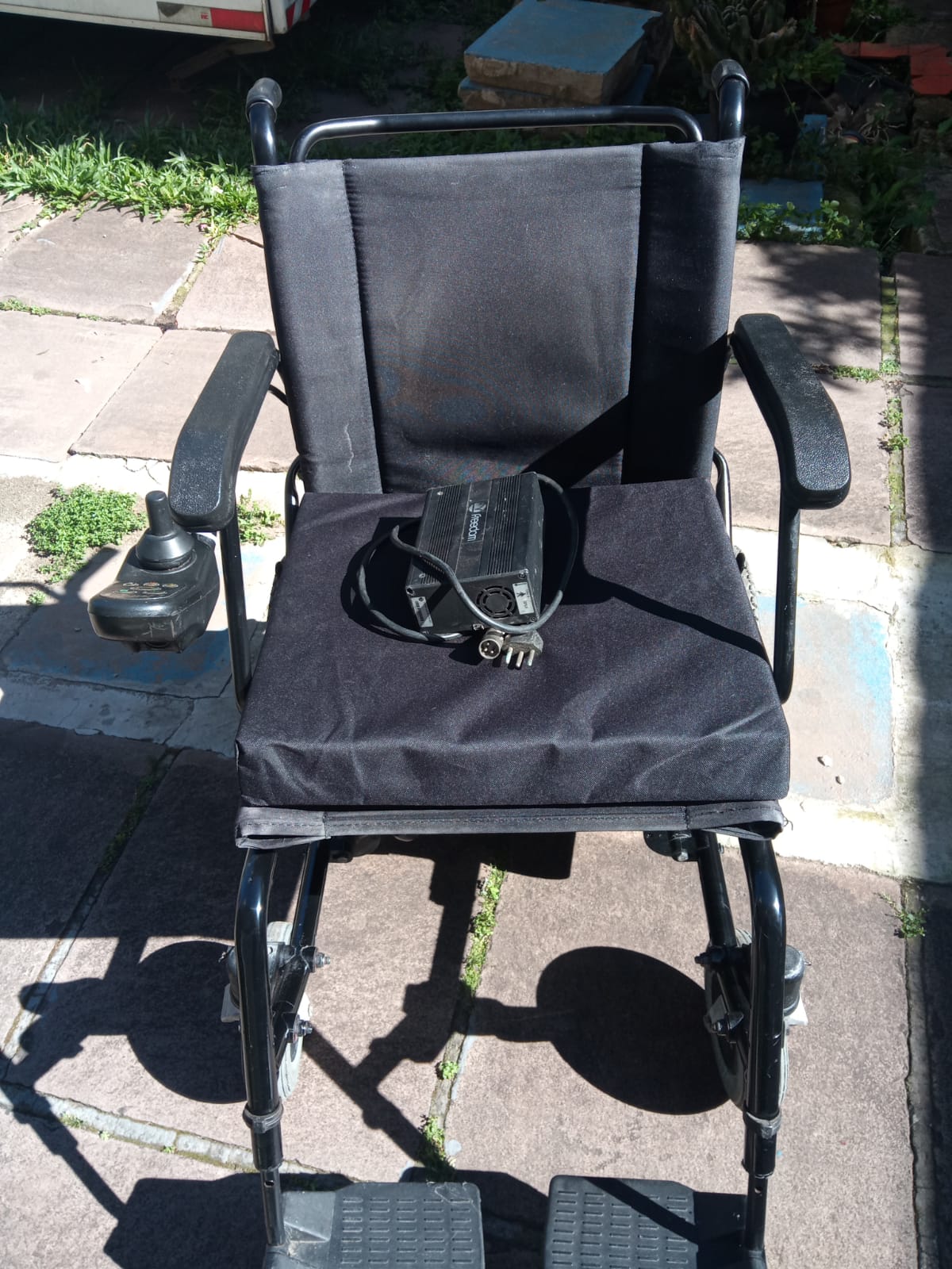 Cadeira de rodas motorizada modelo Compact 13 Freedom Larg 45cm - Imagem 5