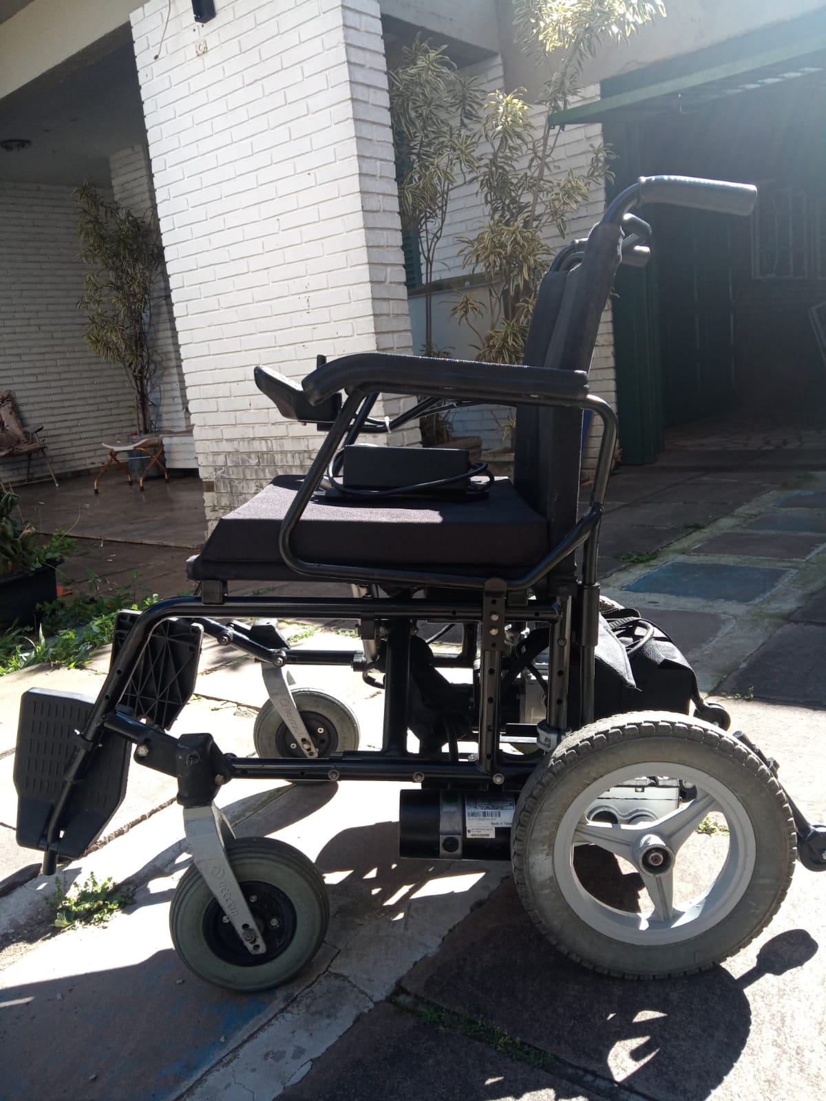 Cadeira de rodas motorizada modelo Compact 13 Freedom Larg 45cm - Imagem 4