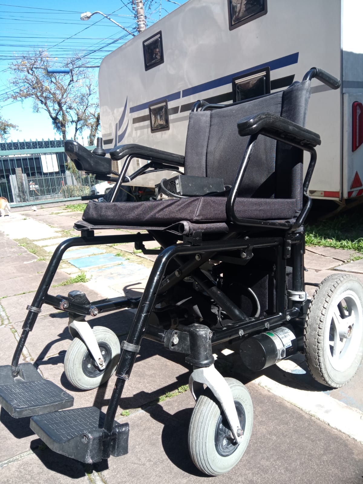 Cadeira de rodas motorizada modelo Compact 13 Freedom Larg 45cm - Imagem 6