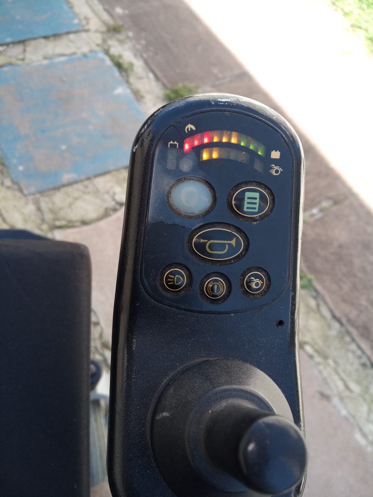 Cadeira de rodas motorizada Freedom CM13 Larg 40cm Prof 47cm - Imagem 10