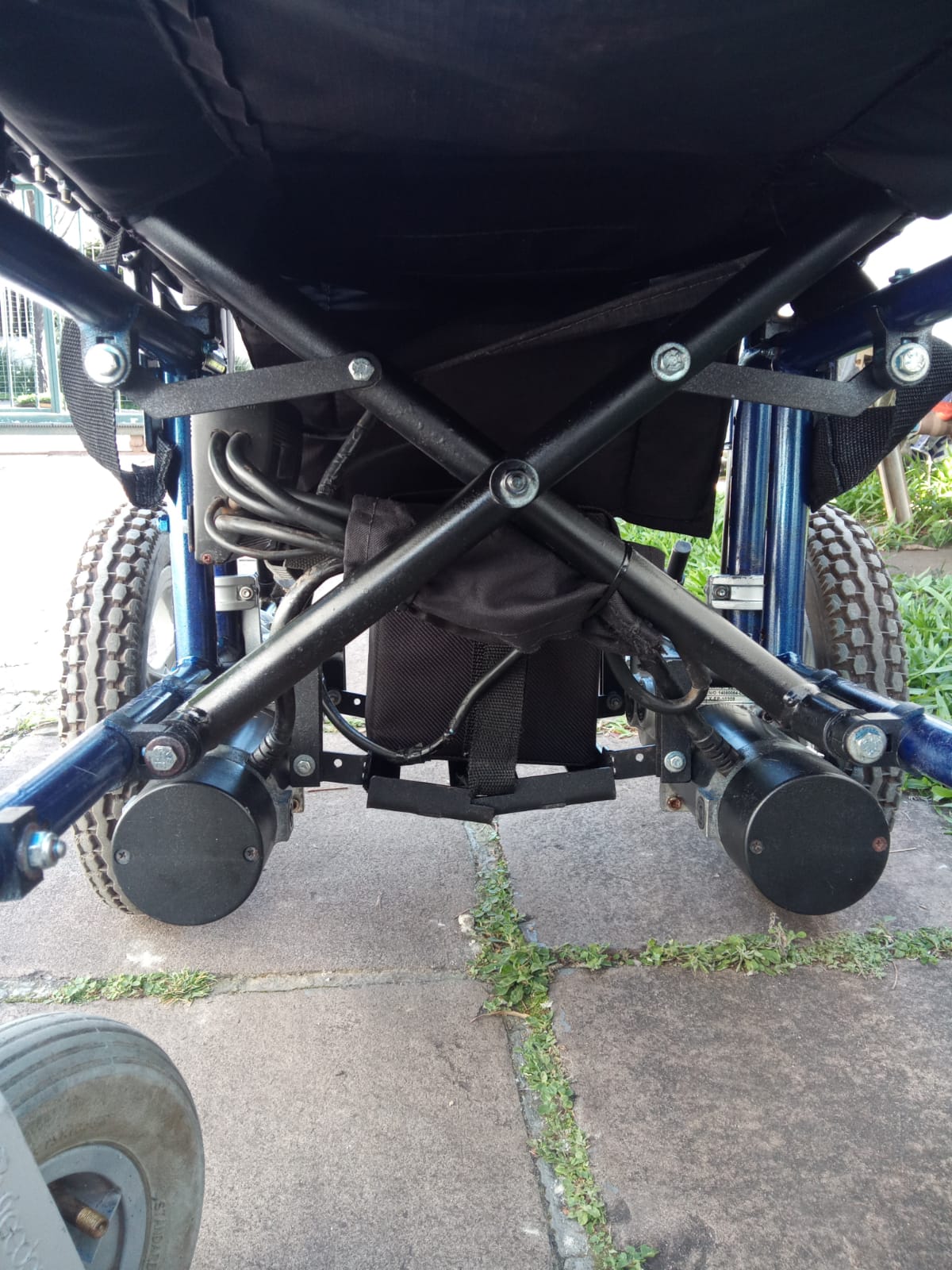 Cadeira de rodas motorizada Freedom CM13 Larg 40cm Prof 47cm - Imagem 8