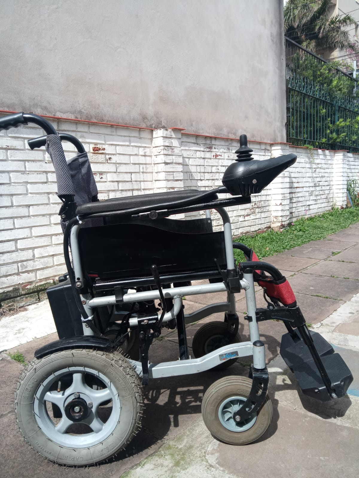 Cadeira de rodas motorizada Delcio Larg 40cm - Imagem 2