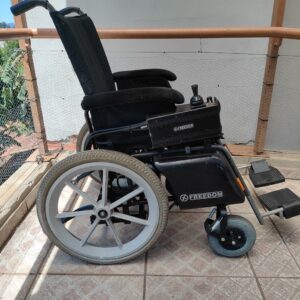 Cadeira de rodas Freedom SX com correias (ano 1998)