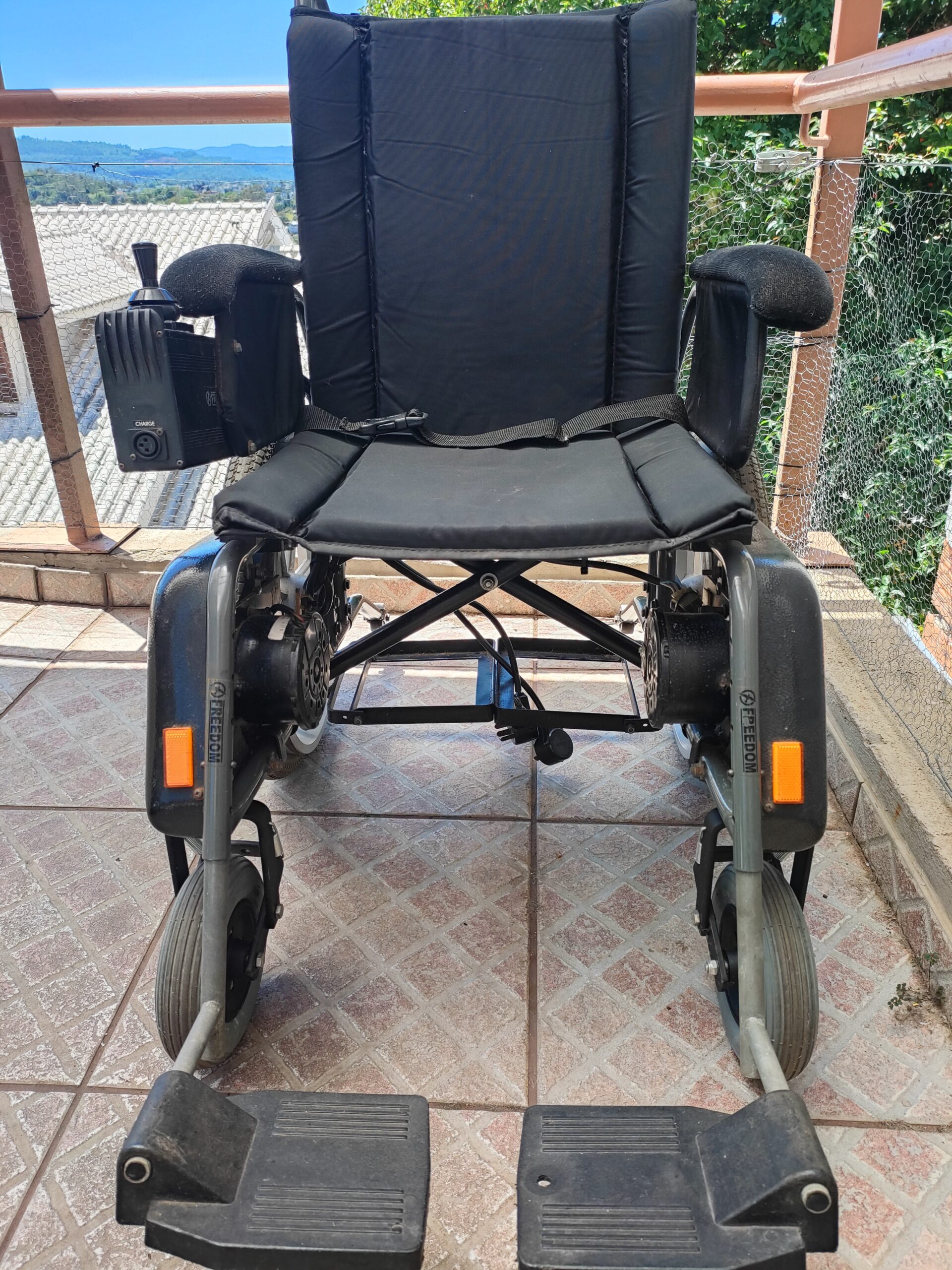 Cadeira de rodas Freedom SX com correias (ano 1998) - Imagem 8