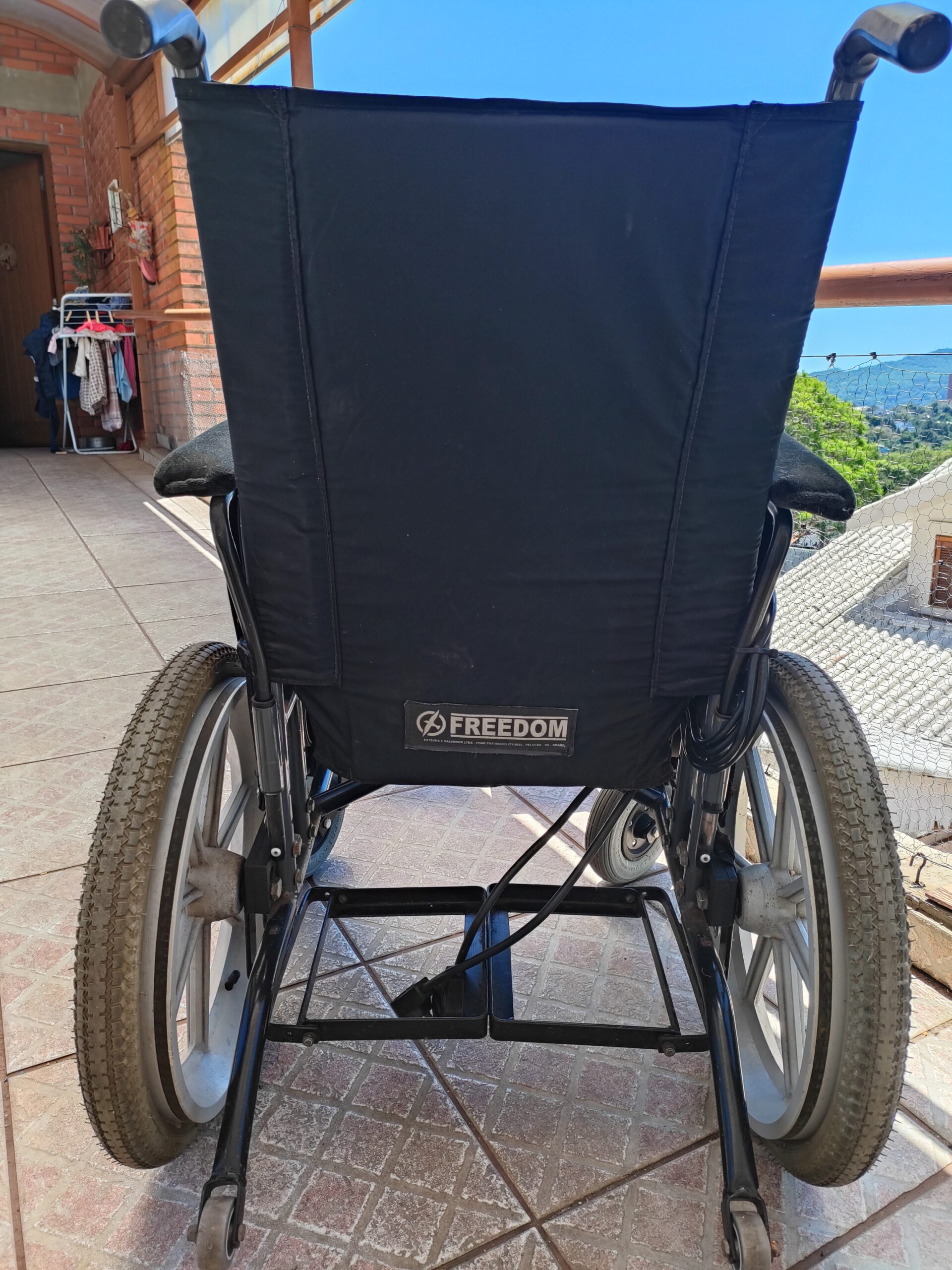 Cadeira de rodas Freedom SX com correias (ano 1998) - Imagem 6