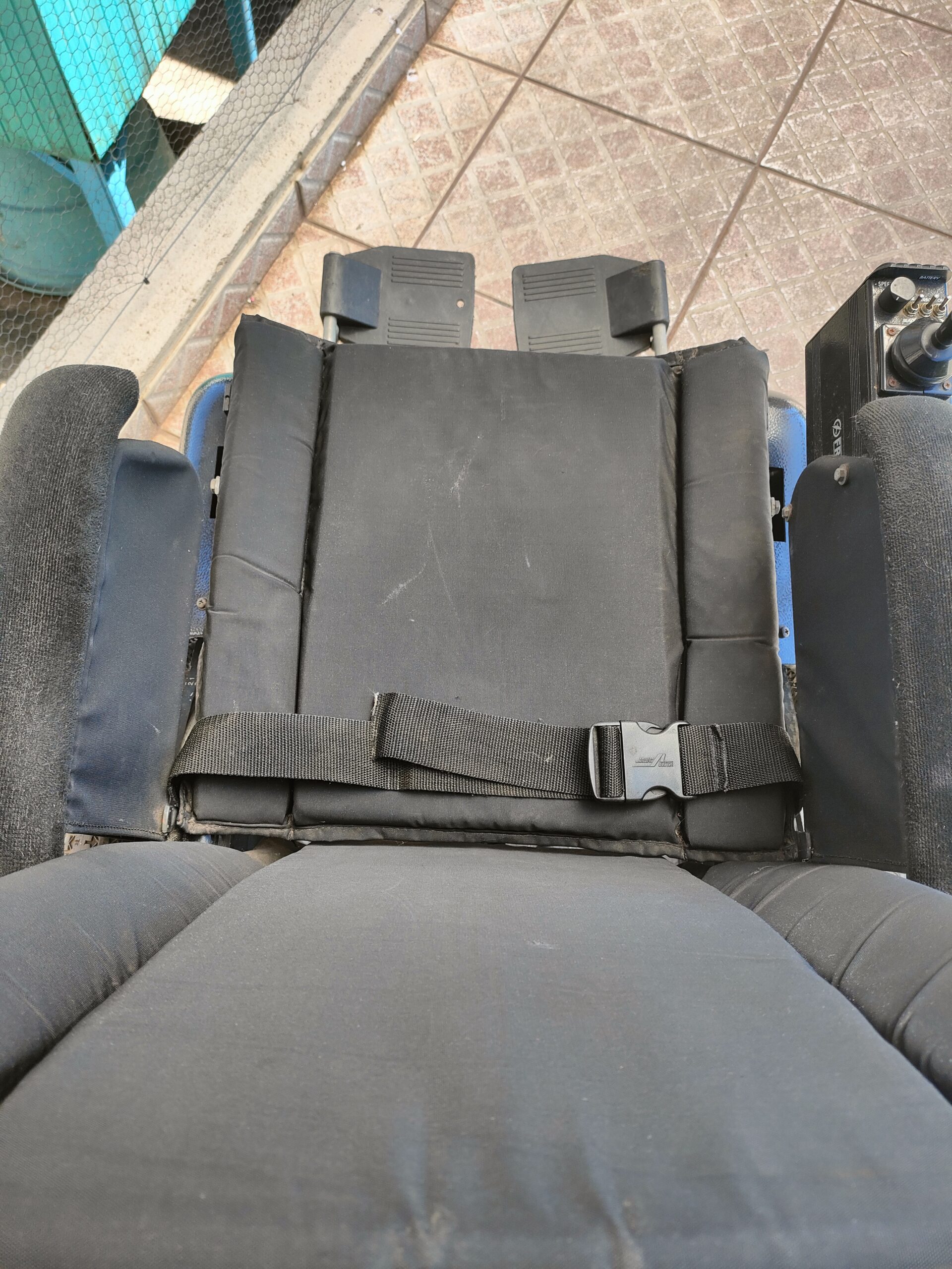 Cadeira de rodas Freedom SX com correias (ano 1998) - Imagem 3